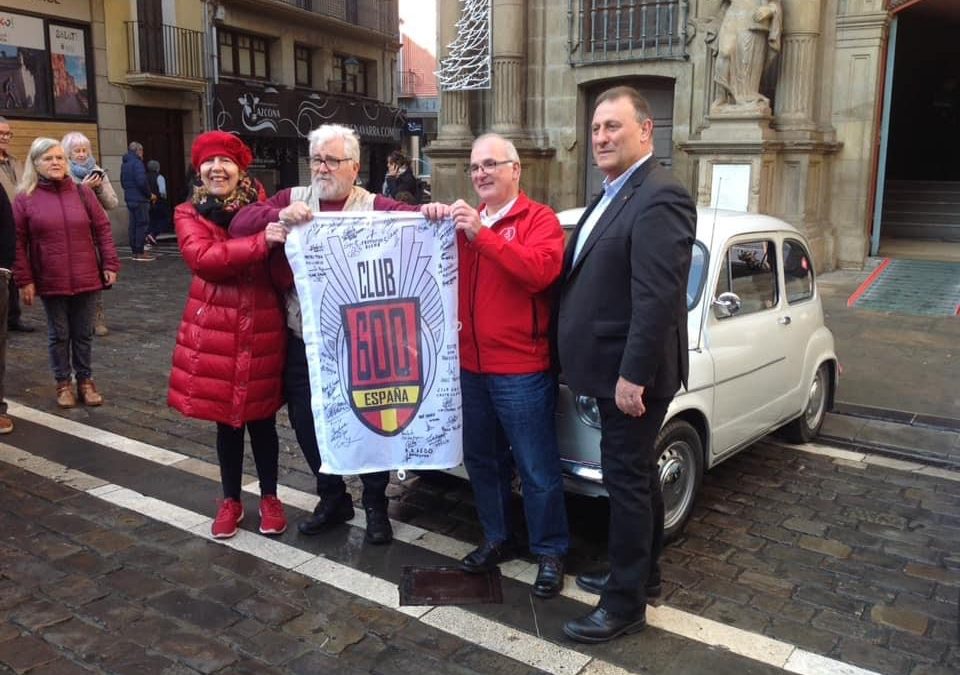 Vuelta a España en Seat 600 testigo en Pamplona 11-12-2022